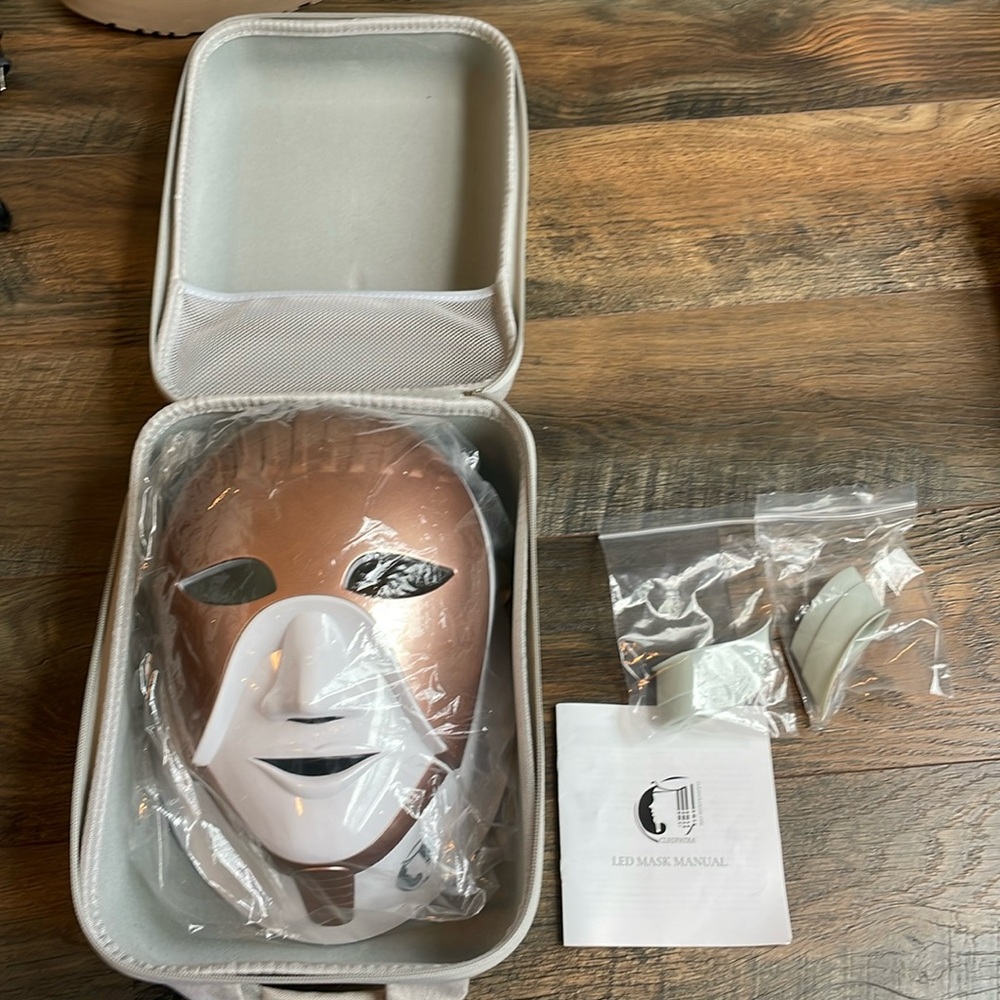 Cleopatra LED therapy mask
